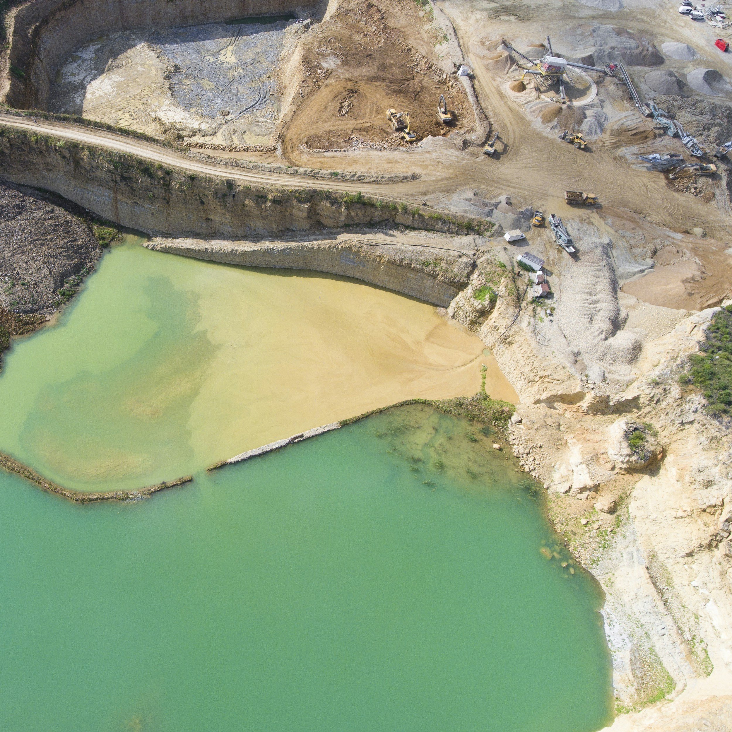 Looking upstream: The linear economy &amp; its social impacts
